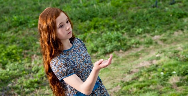 WB F8 Lily young hand open landscape HPDH2 08067