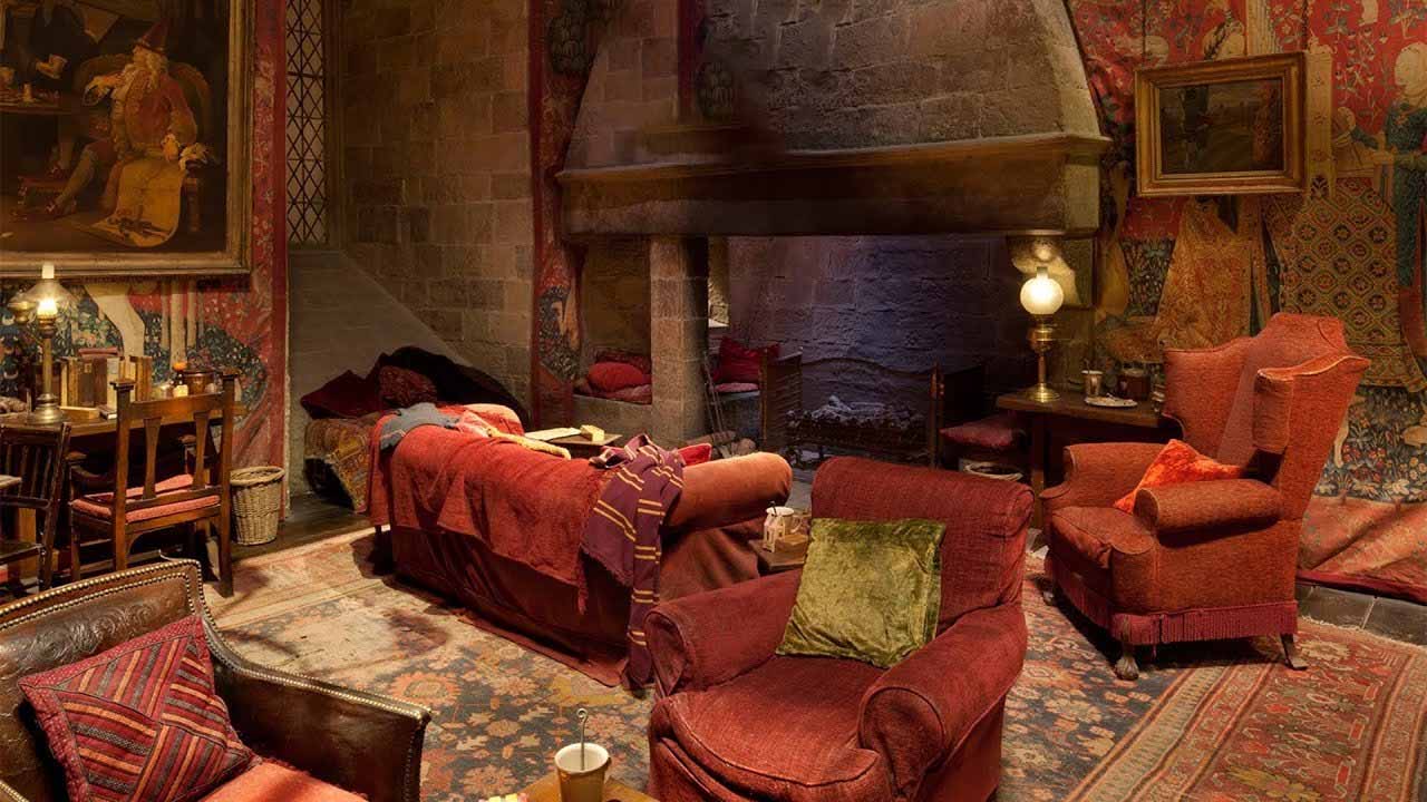Harry Potter ve Felsefe Tasi Testi Gryffindor ortak salonu