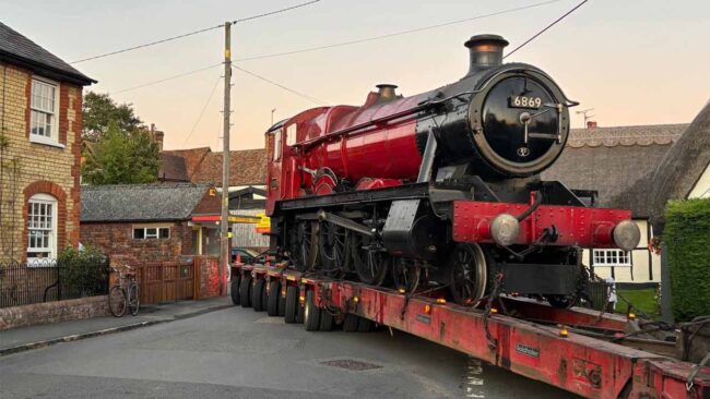 Harry Potter Dizisinde İkonik Araç Üzerinden Hayranları İkiye Bölen Tartışma 2 Harry Potter Dizisi Hogwarts Ekspresi