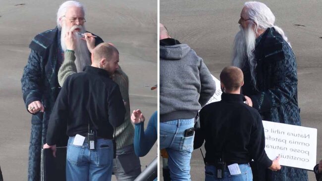 John Lithgow, Albus Dumbledore Olarak İlk Kez Görüldü: İşte Harry Potter Dizisinden Yeni Set Görüntüleri 4 Harry Potter Dizisi John Lithgow Albus Dumbledore