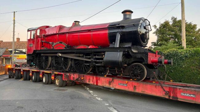 Harry Potter Dizisinde İkonik Araç Üzerinden Hayranları İkiye Bölen Tartışma 4 Hogwarts Ekspresi Dizi