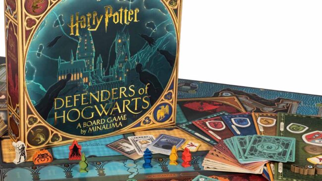 Harry Potter Evrenine MinaLima İmzalı "Defenders of Hogwarts" Masa Oyunu Geliyor 1 Harry Potter: Defenders of Hogwarts Yeni Kutu Oyunu Tüm Detaylar