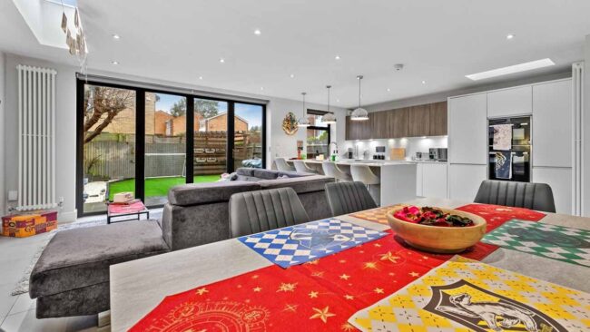 Londra'daki Harry Potter Temalı Ünlü Airbnb Kapatılıyor 4 The Lumos House Airbnb